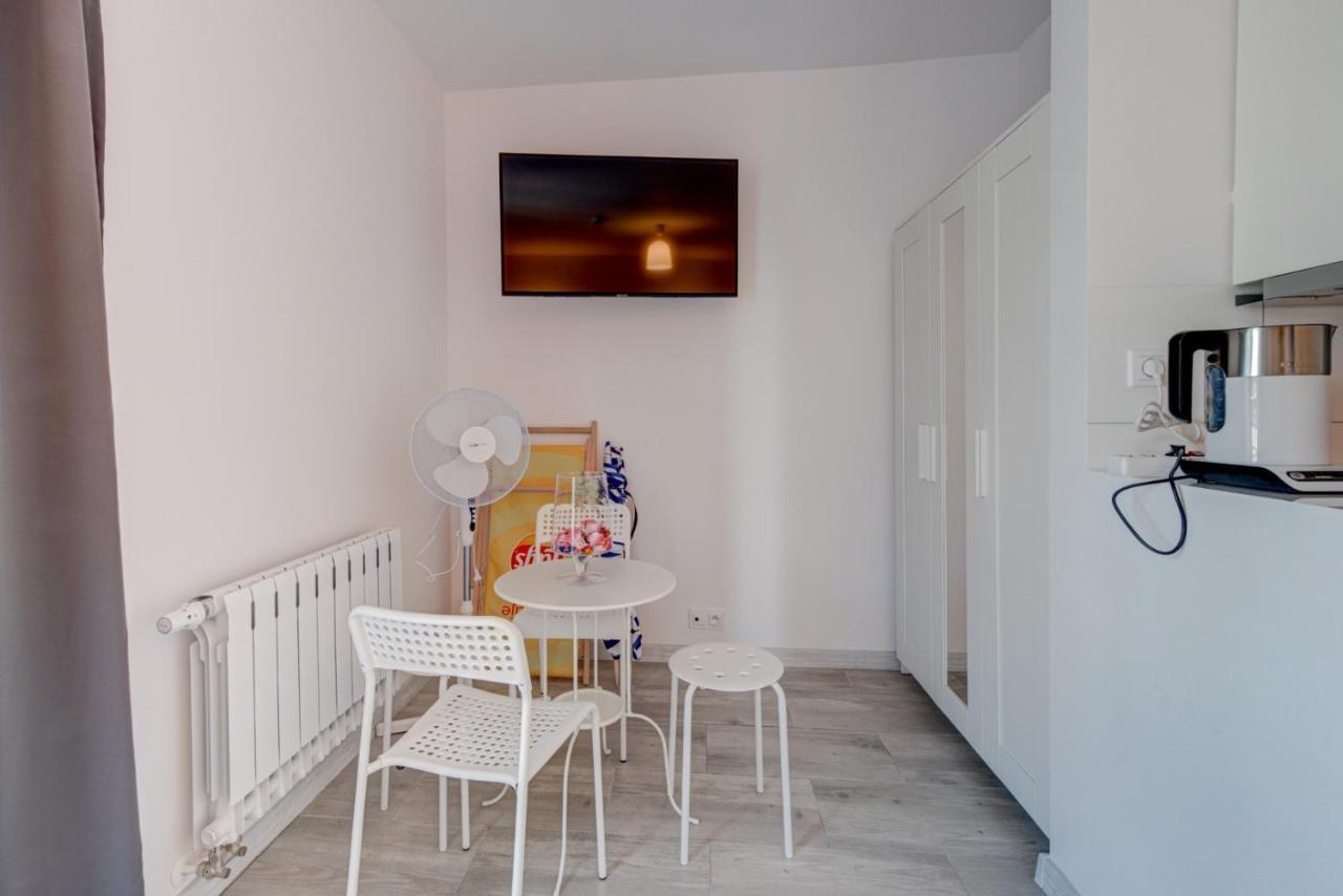 Pod Winogronem - Apartamenty Z Basenem I Wyzywieniem 포비에로보 외부 사진