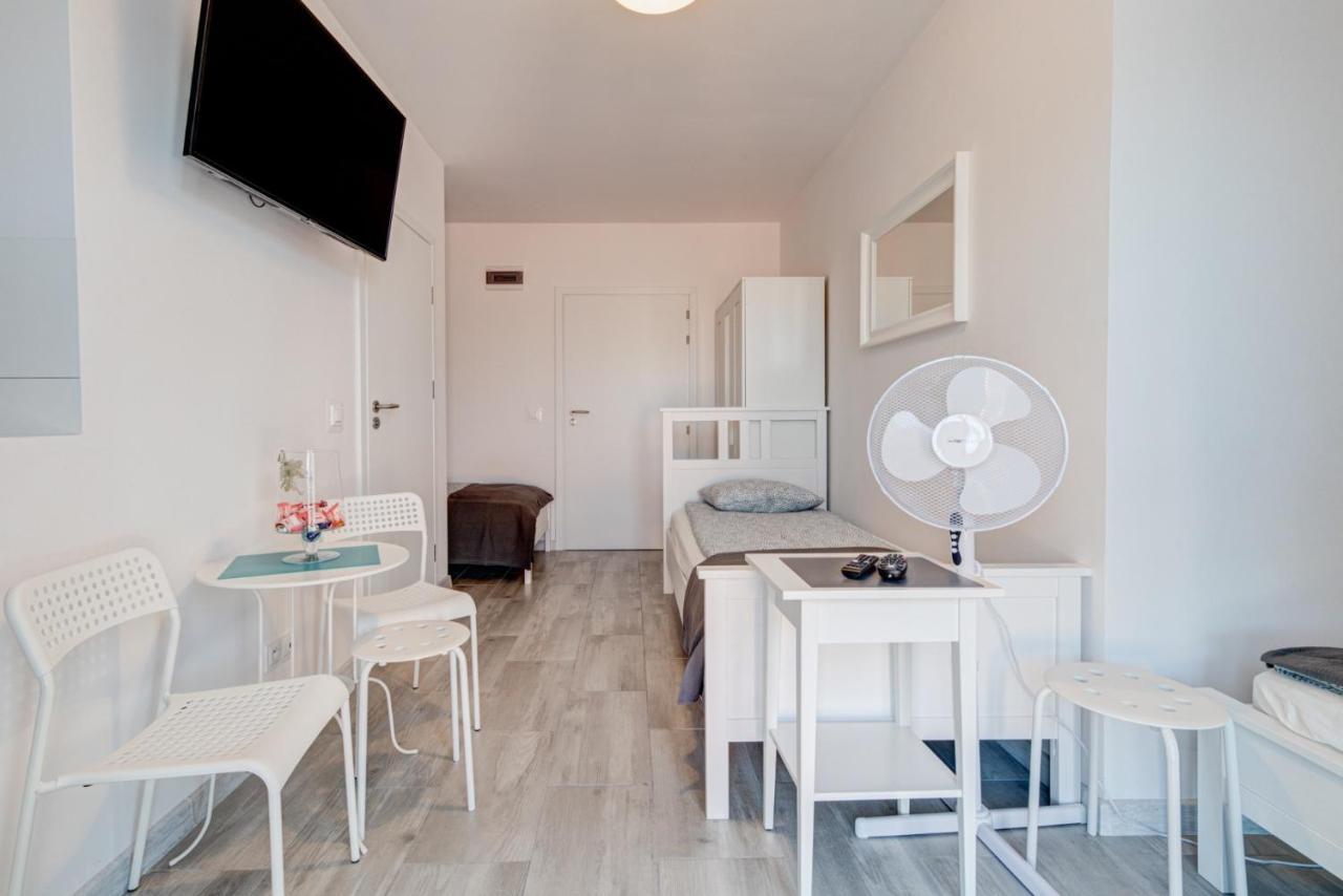 Pod Winogronem - Apartamenty Z Basenem I Wyzywieniem 포비에로보 외부 사진